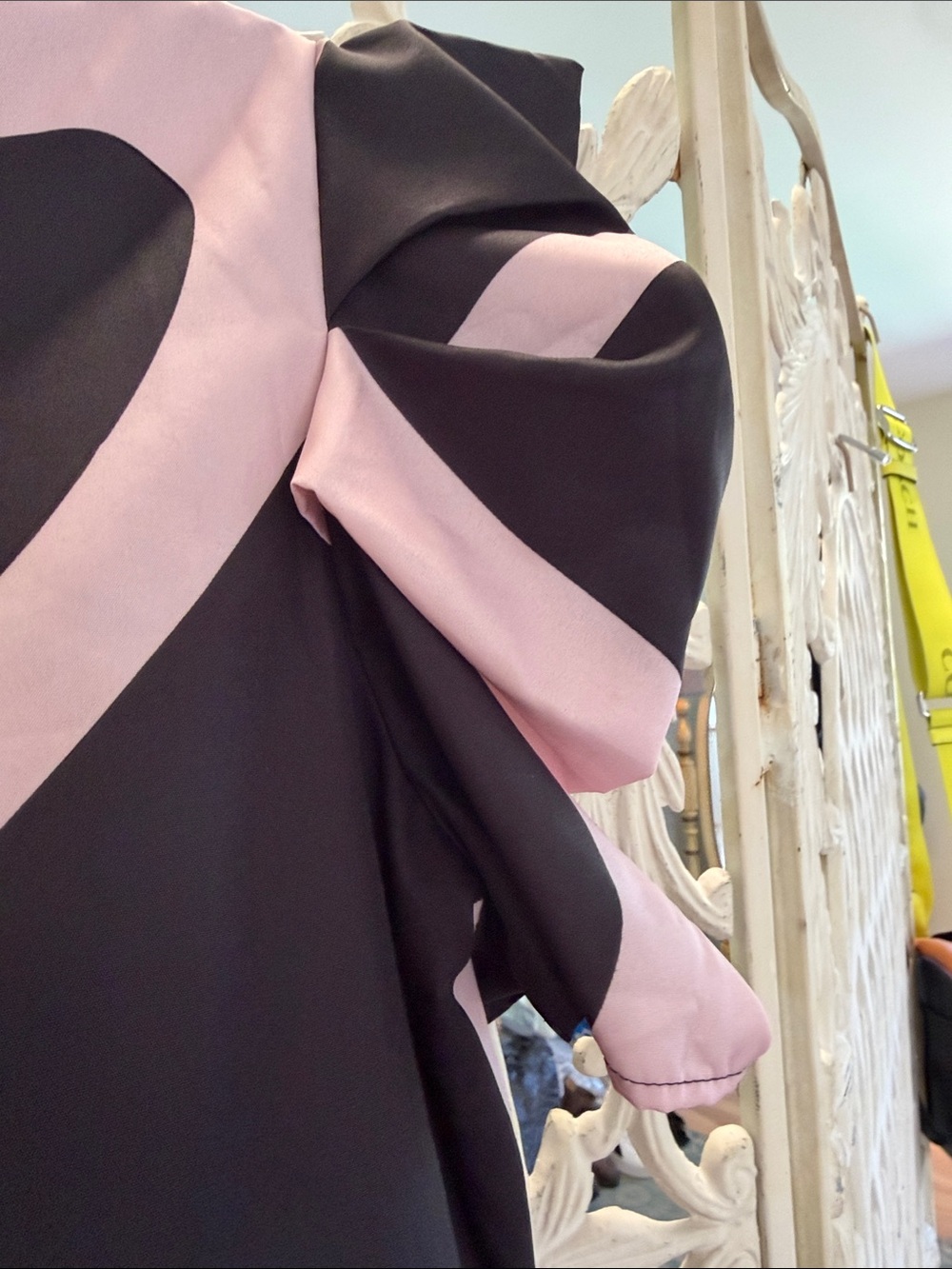 SHEIN Black and Pink Abstract Puff-Sleeve Mini Dress - Picture 3 of 6